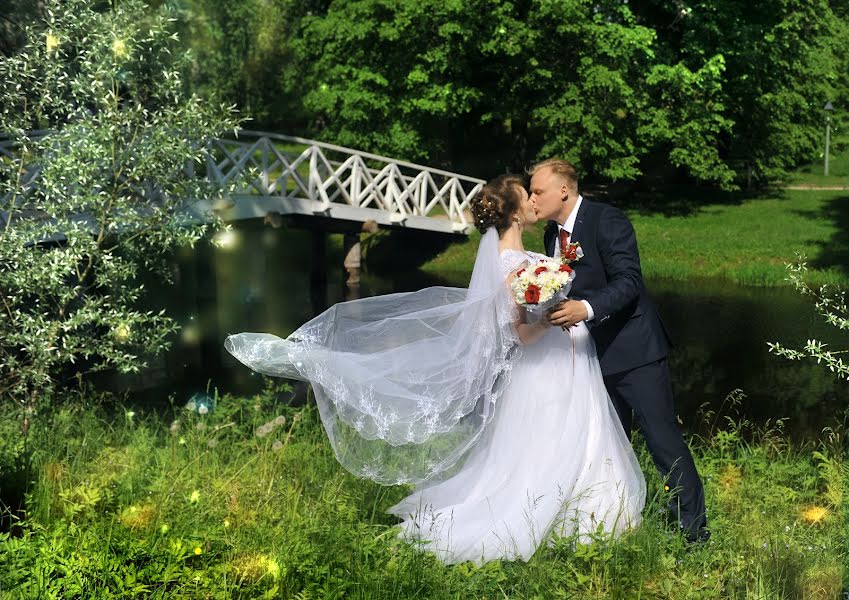 Jurufoto perkahwinan Vladimir Andreychishen (vladimir777). Foto pada 18 Jun 2017
