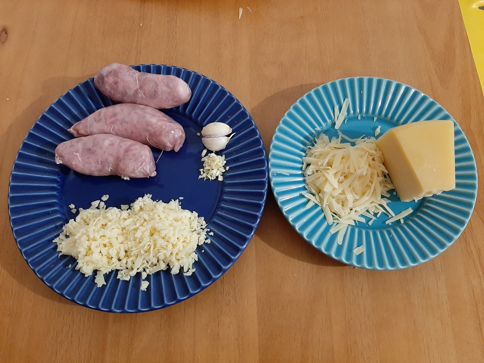 ingredientes para a tartine de linguiça e parmesão