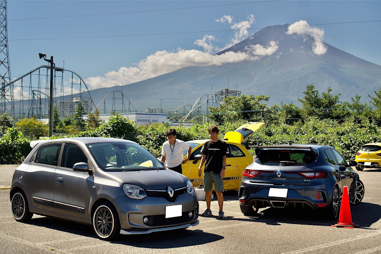 トゥインゴのンゴジャンボリー・genkiracingproject・carol racing Renault・三連休・まだ暑いですねに関するカスタム事例の投稿画像4枚目