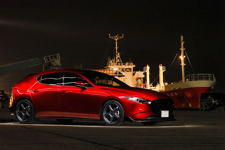 MAZDA3の広島・縦構図はいいぞぉ。・工場萌え・暑い、、暑いぞおおお！！・台風が来る((((；ﾟДﾟ)))))))に関するカスタム事例の投稿画像3枚目