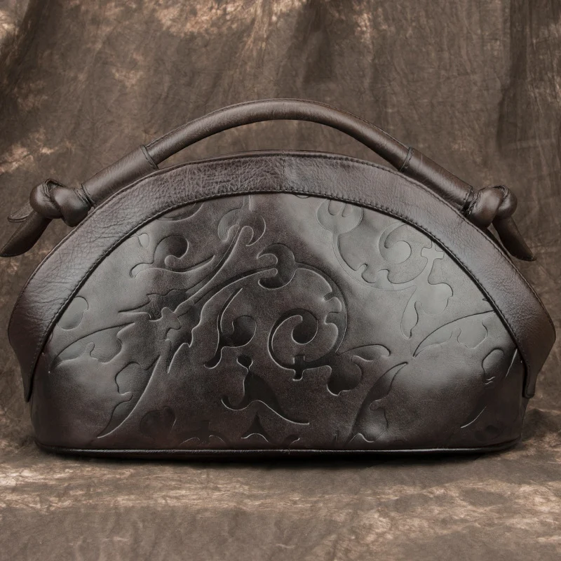 Retro women's bag spacious and stylish for everyday use. Perfect for carrying your essentials with vintage flair and eve