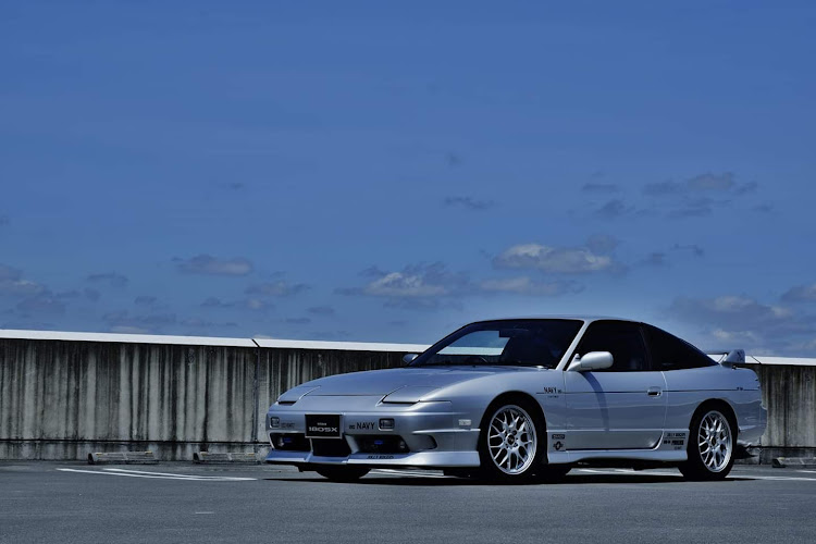 180SXの一眼レフ・衝動買い・スピーカー・タイヤ、ホイール交換・ブレーキパッド交換に関するカスタム事例の投稿画像1枚目