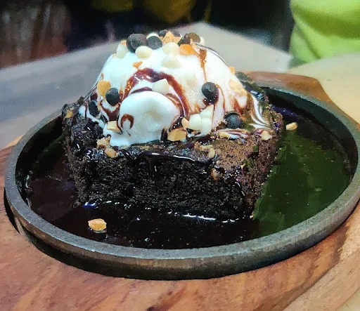 Hot Brownie Chocolate With Ice Cream