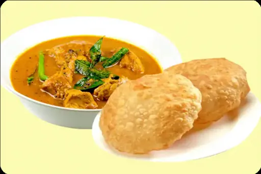 3 Poori With Chicken Pepper Masala