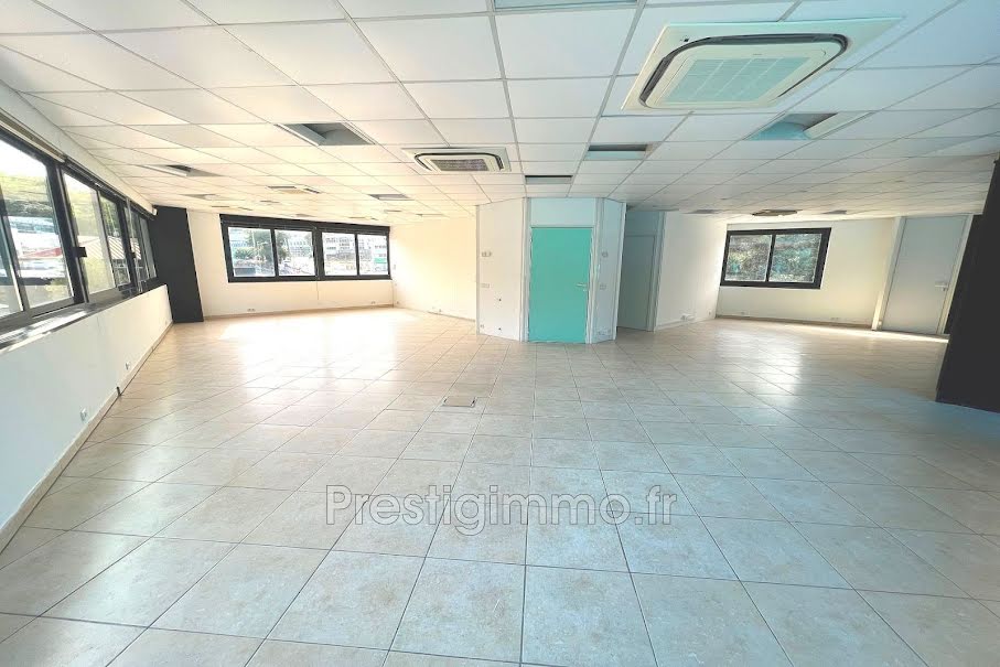 Location  locaux professionnels  200 m² à Vallauris (06220), 3 665 €