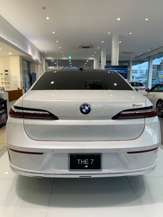 ともきさんが投稿した気になるクルマを見に行こう・BMW・新型7シリーズ・高級感はさすが・試乗したいに関するカスタム事例の投稿画像4枚目