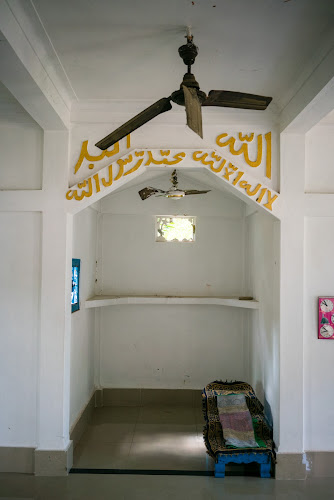 Members of a VHP rally on 26 October vandalised the Chamtilla mosque in North Tripura district’s Panisagar division. The mob broke the fans, damaged windows and doors, and smashed a part of the announcement system. An eyewitness said that CRPF personnel were present to guard the mosque when the attack took place, but did not intervene.. 