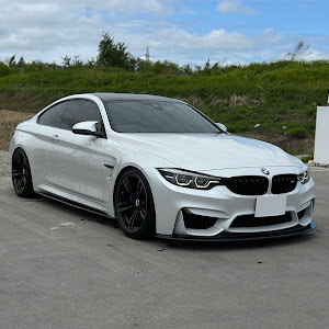 M4 クーペ F82