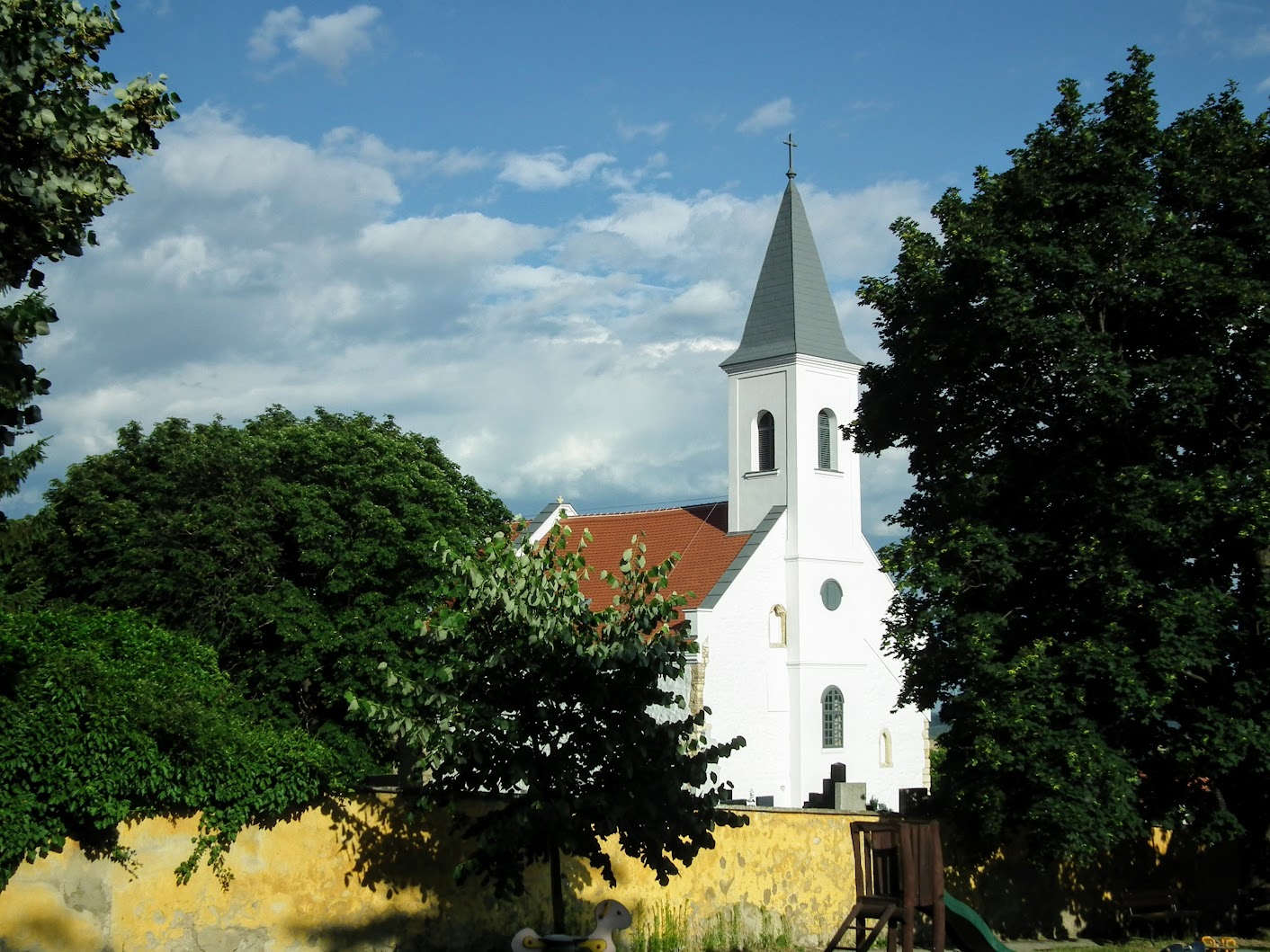 Pécsvárad - Mindenszentek kápolna a temetőben