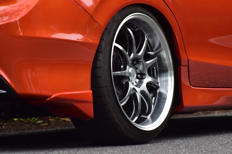ジェイドのD9R・梅雨の晴れ間・スパシャン2019S・洗車に関するカスタム事例の投稿画像4枚目
