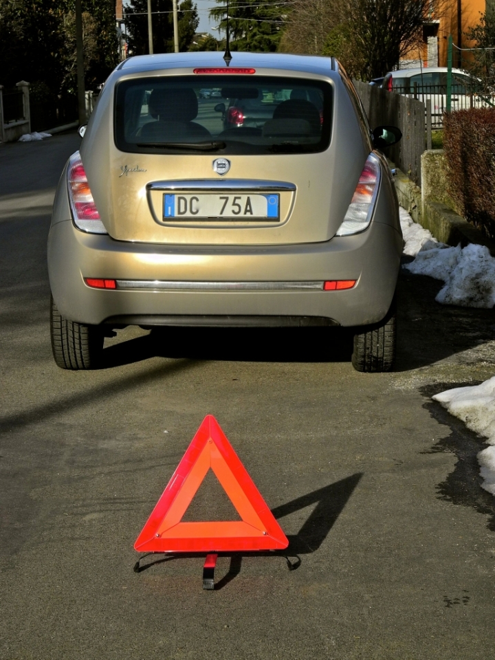 Triangolo di emergenza di caba2011