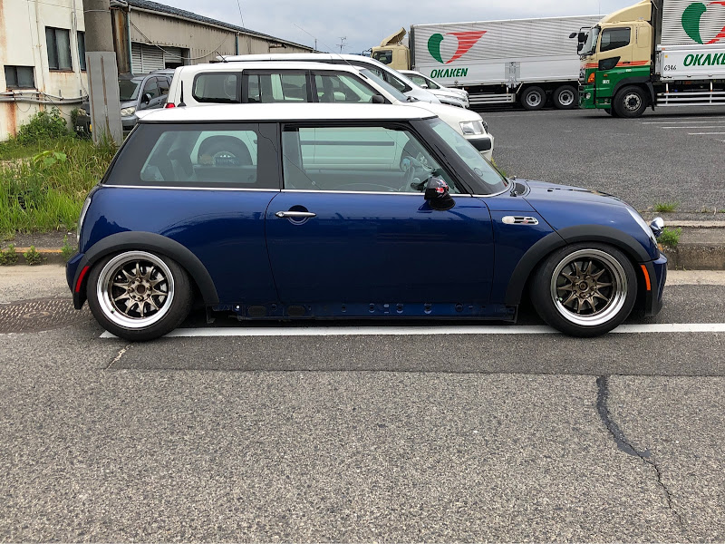 ミニクーパーSのMINI・R53・USDM・BMW・サイドステップ取り付け