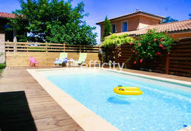 Maison avec piscine et terrasse 4