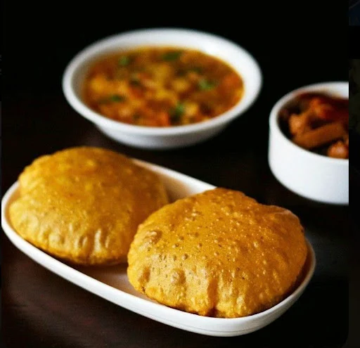 Aloo Poori ( 4 Pcs) From Mum's Kitchen."