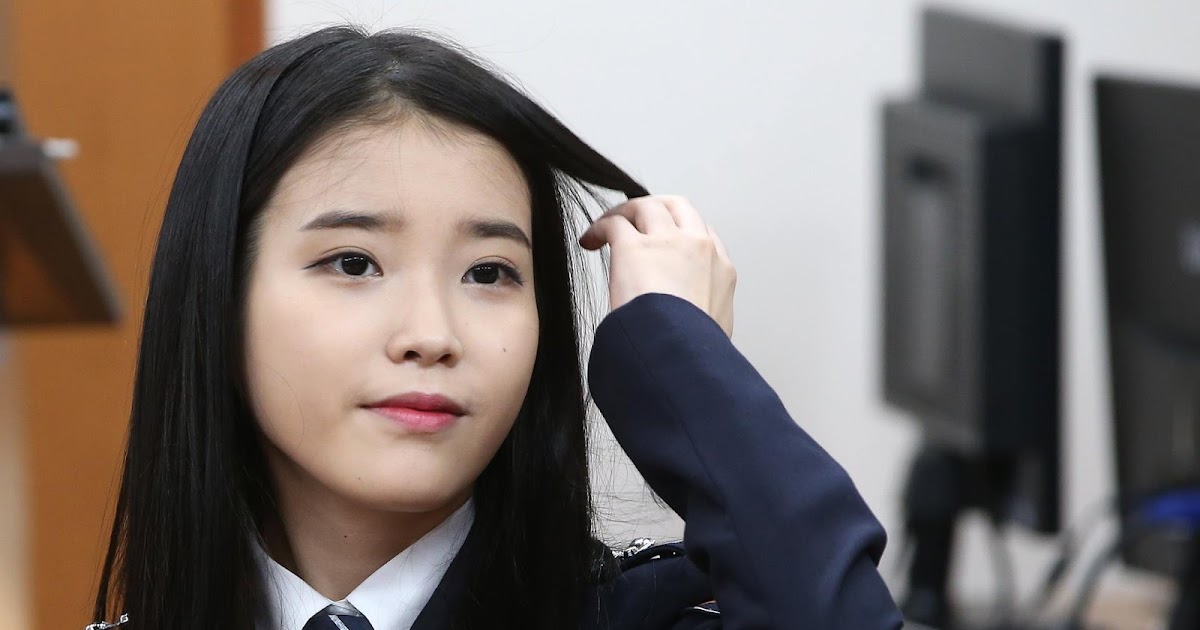 8 Gorgeous Photos Of IU The Senior Police Officer!