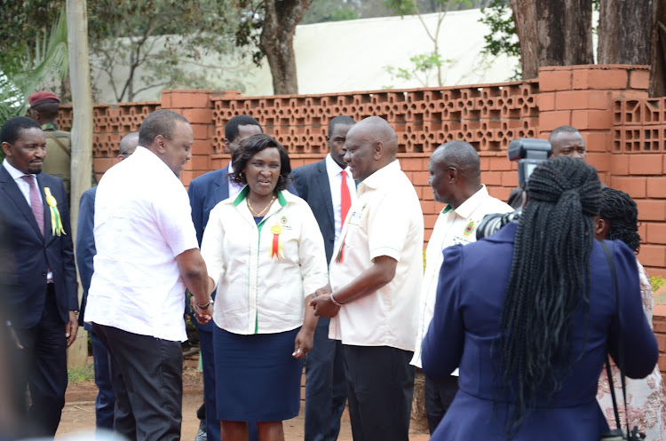 The patron of the ASK H.E the president Uhuru Kenyatta is welcomed by ASK national chairman Annabell Kiriinya and Nairobi branch chairman Joseph Mugo