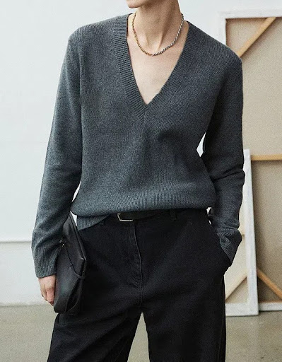 Title 6, Curved Deep V-neck Triangle Needle Slim Fit Swe...