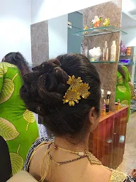 Jolly's Beauty Parlour & Hair Designer photo 1