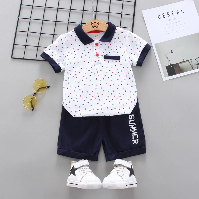 Tweedelige kinderkleding met korte mouwen en cartoonprint, comfortabel en luchtig, ideaal om in te spelen en de zomer door te brengen.