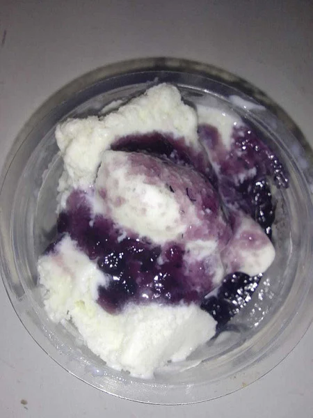 Vanila Ice Cream With Blueberry Crush 150ML
