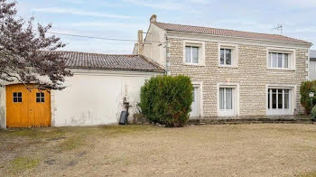 maison à Saint-Jean-d'Angély (17)