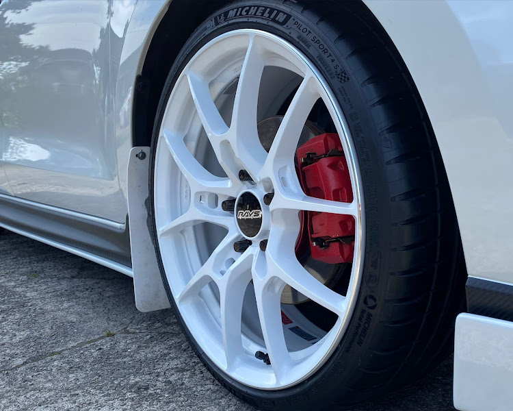 スイフトスポーツの今年の夏タイヤは？・ミシュランパイロットスポーツ4S・ボルクレーシングG025・#お題提案・みんなのシートが見てみたいに関するカスタム事例の投稿画像1枚目
