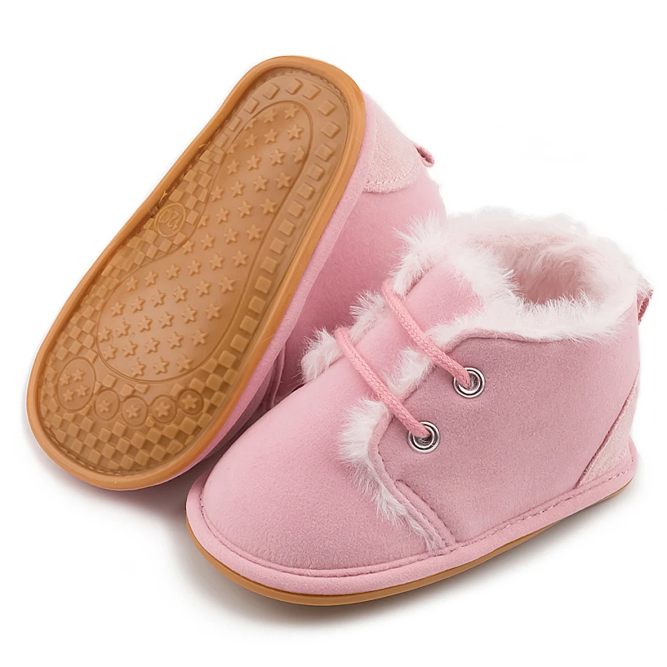 Warme, fluweelzachte babyschoenen met antislip rubberen zool. Ideaal voor de eerste stapjes van je kleintje, comfortabel en veilig.