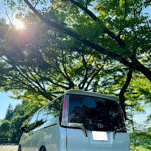 エスクァイア ZRR80G
