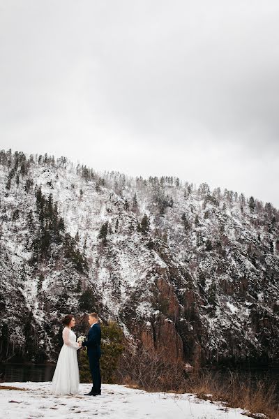 Fotógrafo de casamento Darya Gordeeva (daria2410). Foto de 24 de dezembro 2020