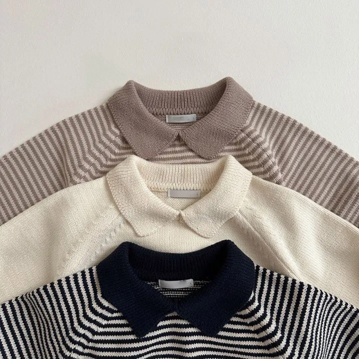 Pull en maille rayé à col polo pour enfants. Confort et style pour les enfants. Idéal pour les journées fraîches, chaud et tendance pour toutes occasions.