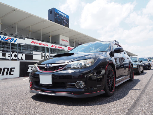 インプレッサ Wrx Sti Grfのホリデースタイル 鈴鹿サーキット レッドメモリーに関するカスタム メンテナンスの投稿画像 車のカスタム情報はcartune