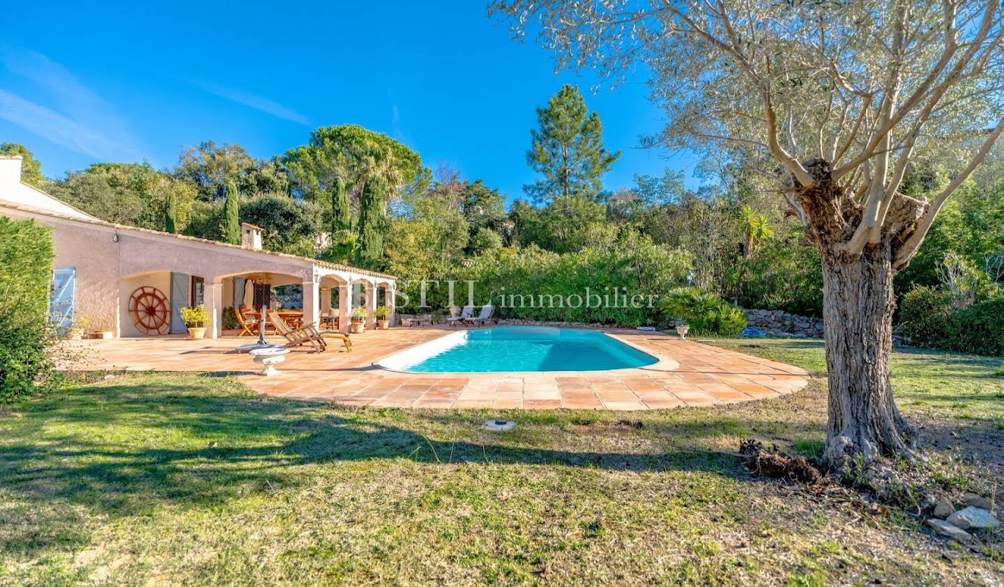 Villa with pool Grimaud