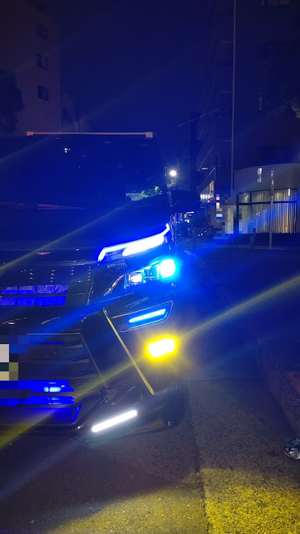ヴォクシーの夜のドライブ・フォグランプ・ピラーラッピング・ブルーましまし・もうすぐ車中泊に関するカスタム事例の投稿画像1枚目