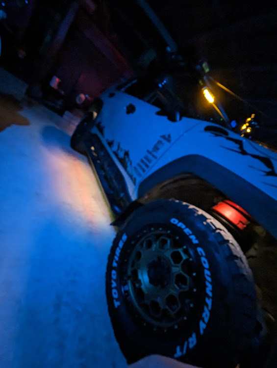 RAV4のＤＩＹ作業・マーカー追加・ロックライト施工・アンダーLED・電飾LEDに関するカスタム事例の投稿画像4枚目