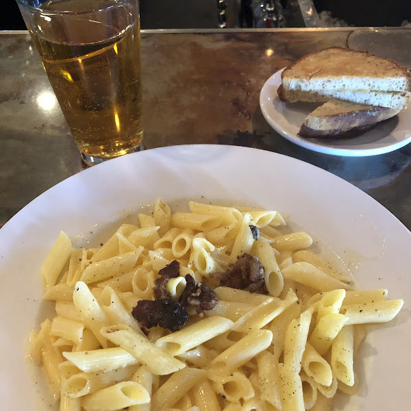 G’ma’s Mac, garlic toast, and Ace Pear Cider... all deliciously GF!