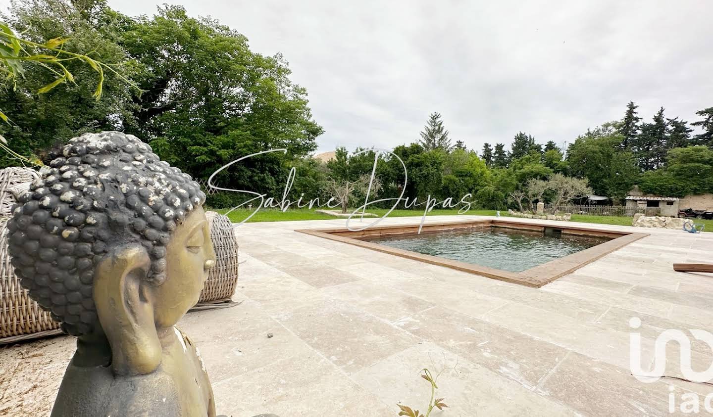 Propriété avec piscine L'Isle-sur-la-Sorgue