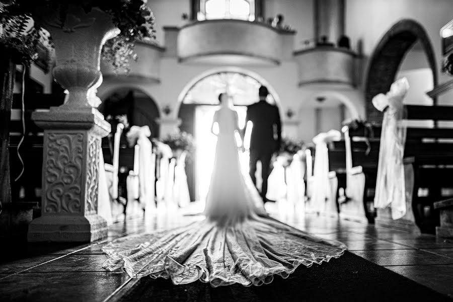 Fotografo di matrimoni Leonardo Scarriglia (leonardoscarrig). Foto del 1 luglio 2019