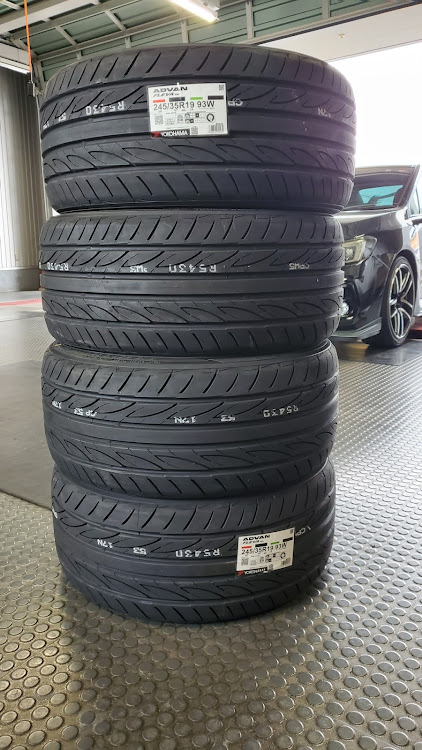 WRX S4のVAG・WRX S4・タイヤ交換・ヨコハマ　ADVAN FLEVAに関するカスタム事例の投稿画像1枚目