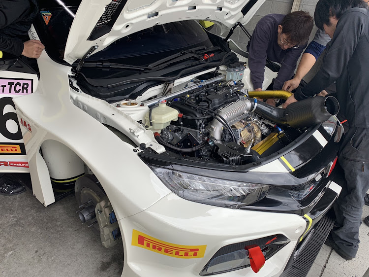 takusanさんが投稿したシビックタイプR FK8・スーパ耐久・岡山国際サーキット・シビックTCR・イメトレは続くに関するカスタム事例の投稿画像2枚目