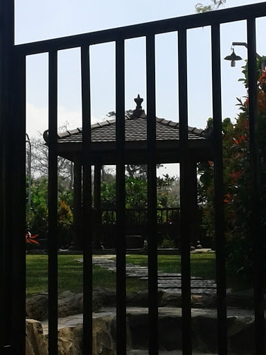 Gazebo Taman Bermain