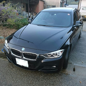 320i