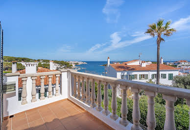 Seaside villa with pool and garden 3