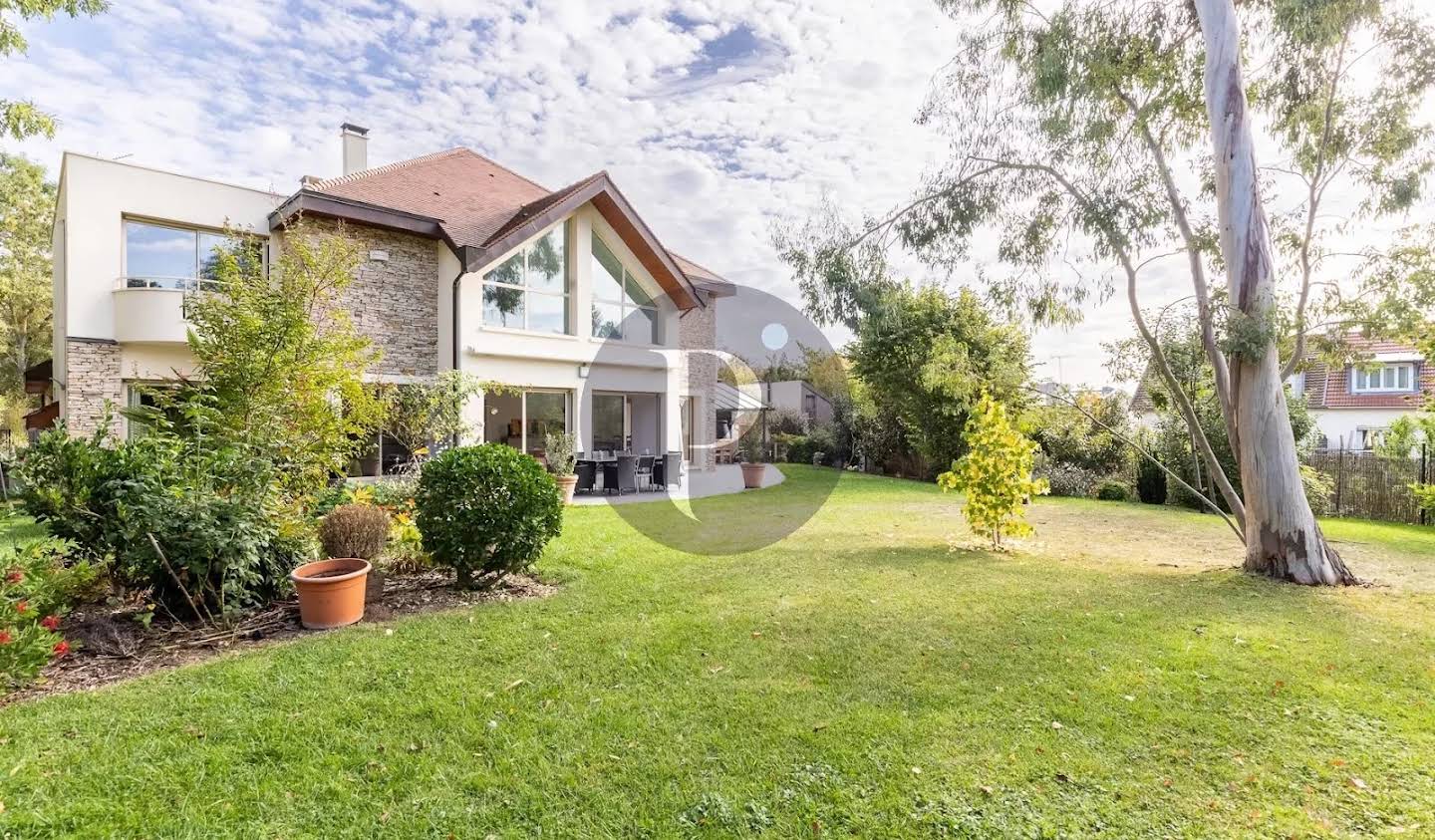 House with terrace Verrieres-le-buisson