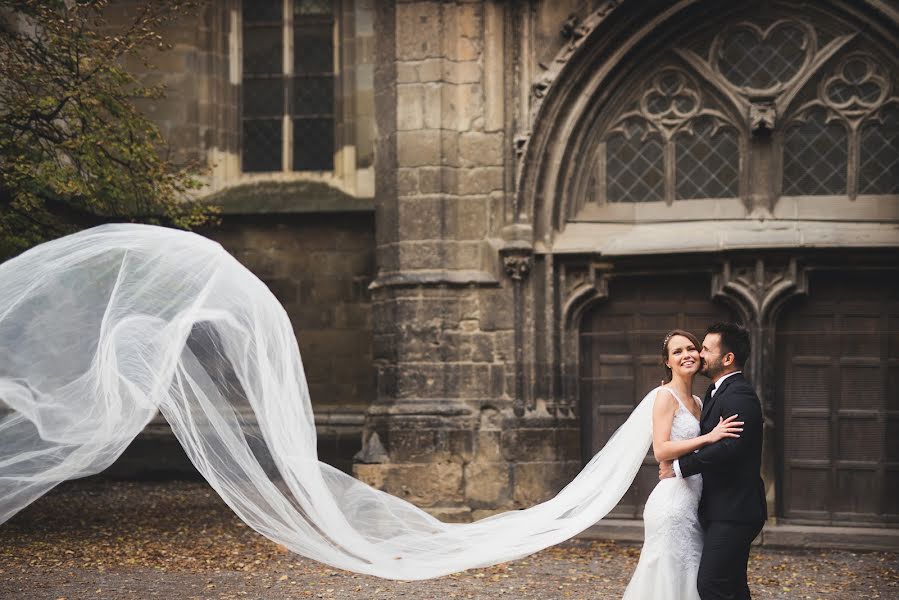 Wedding photographer Tibor Erdősi (erdositibor). Photo of 22 November 2015