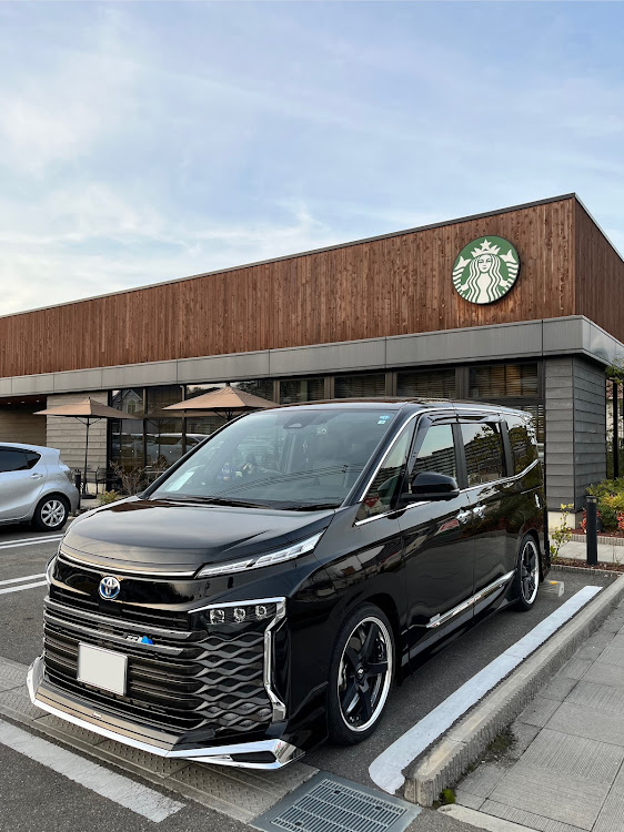 ヴォクシーのヴォクシー90・ZWR90W・京都へドライブ・スタバ・ゾロ目6666km達成🤭に関するカスタム事例の投稿画像4枚目
