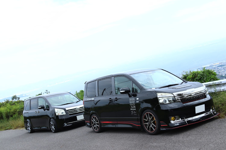ノアのZRR70W・三ヶ根山スカイライン・流し撮り・ローリングショット・📸活ドライブに関するカスタム事例の投稿画像4枚目