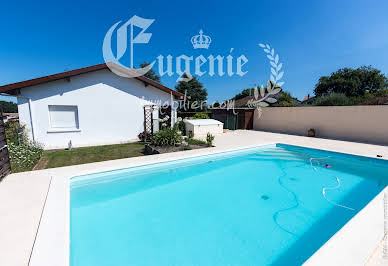 Villa avec piscine et jardin 16