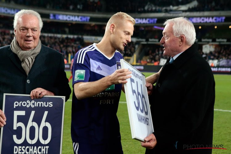 Is Olivier Deschacht de mol in de kleedkamer van Anderlecht? De verdediger reageert zelf op alle heisa