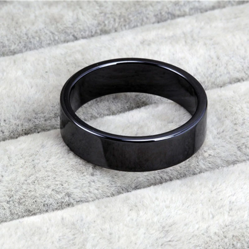 Bague en céramique noire et blanche style coréen. Bijou femme élégant pour un usage quotidien. Design minimaliste et tendance, un accessoire parfait.