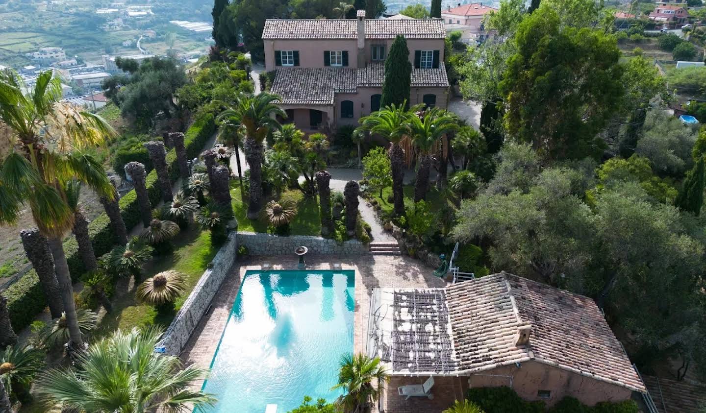 Villa with pool Sanremo